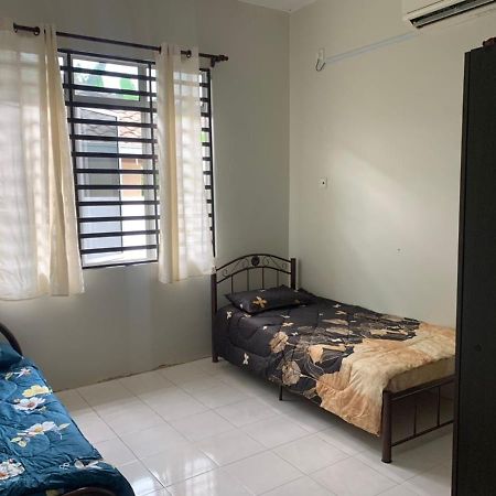 Homestay Maryam Lumut Esterno foto