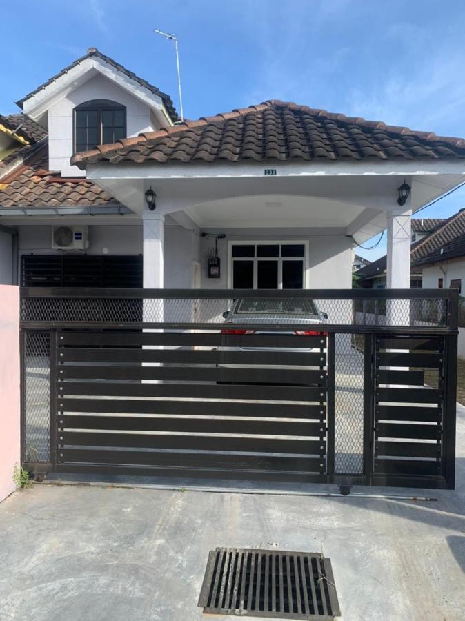 Homestay Maryam Lumut Esterno foto