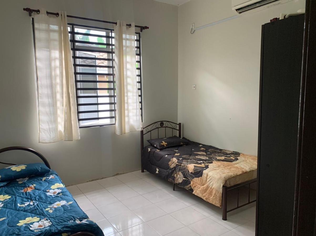 Homestay Maryam Lumut Esterno foto